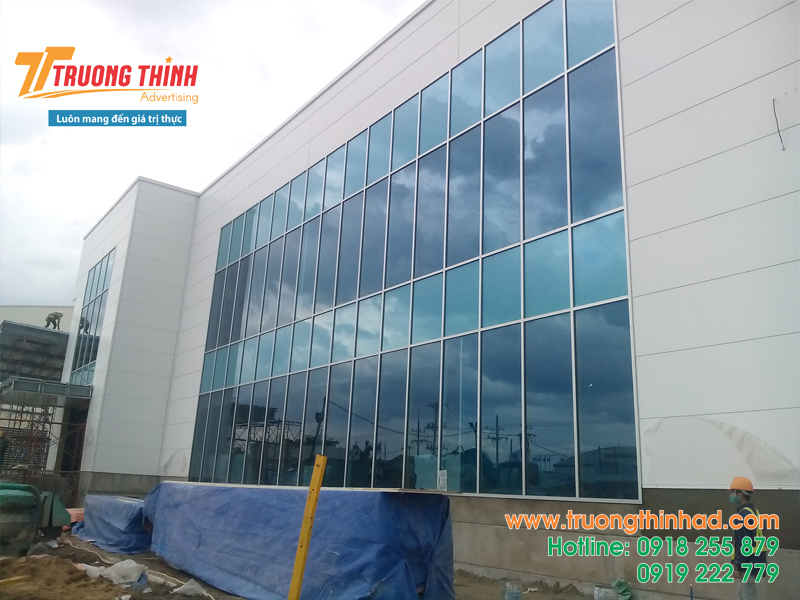 Mặt Dựng Kính Nổi